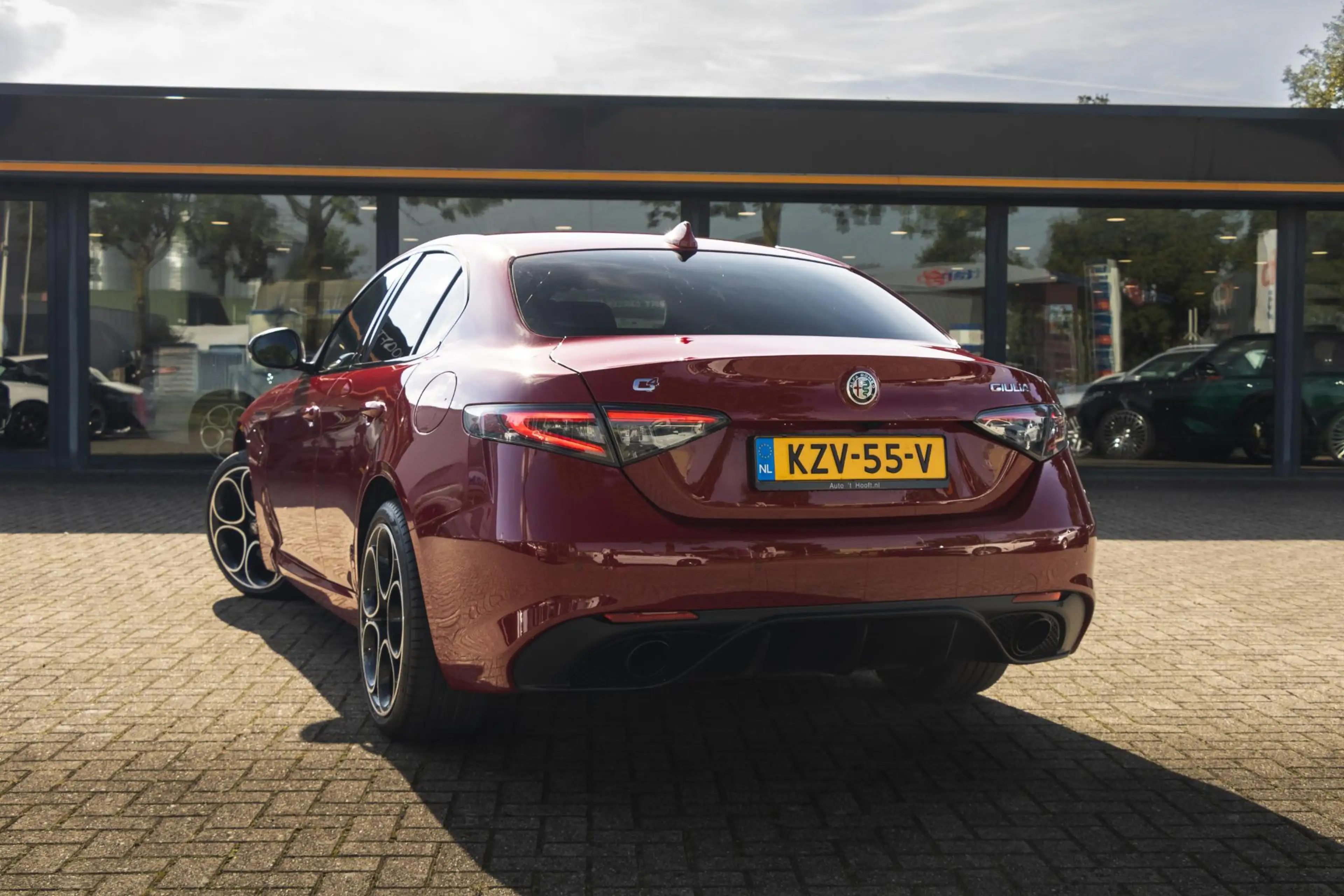 Alfa Romeo Giulia 2.0 T GME AWD Competizione Harman Kardon | ADAS 2 — photo 2