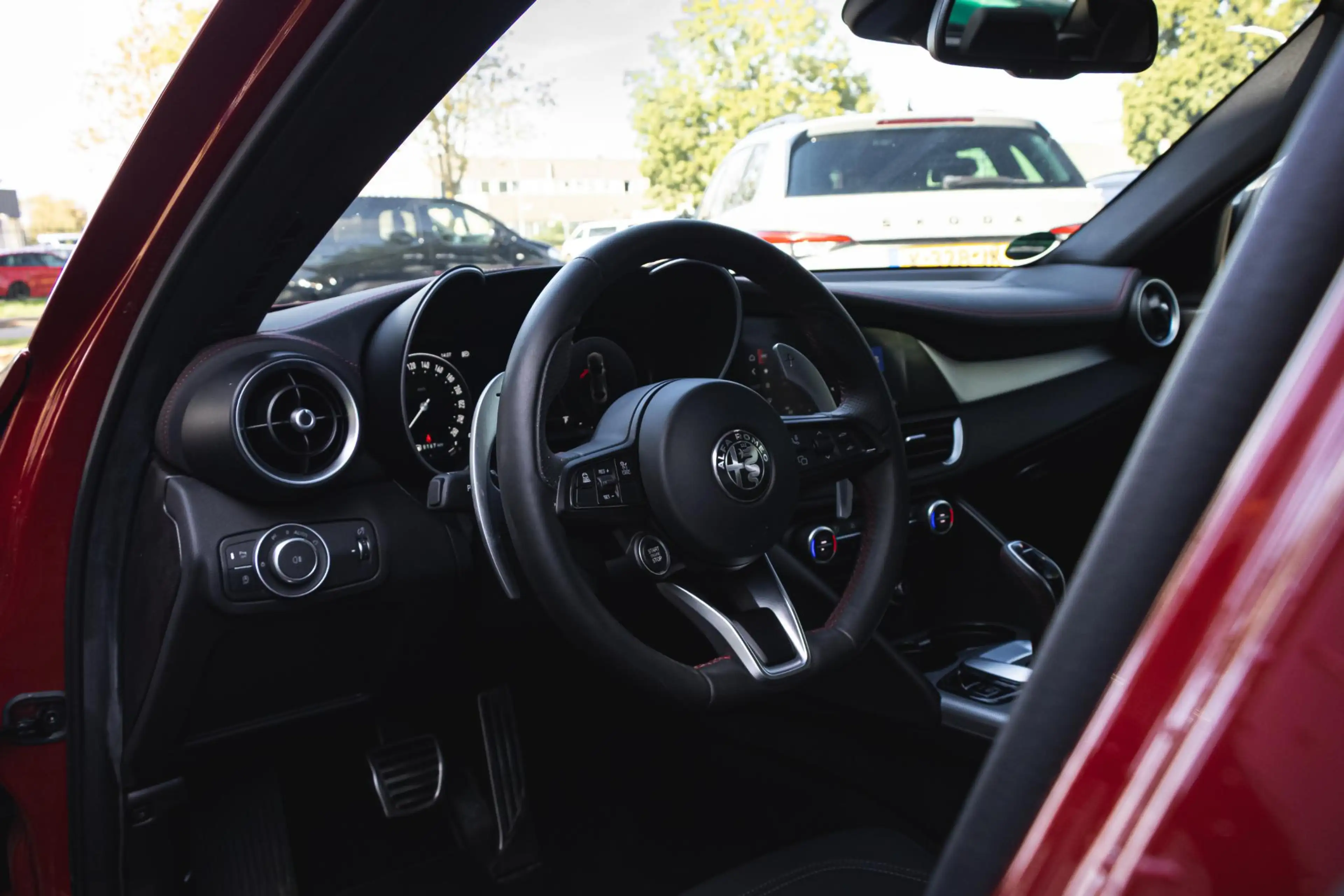 Alfa Romeo Giulia 2.0 T GME AWD Competizione Harman Kardon | ADAS 2 — photo 9