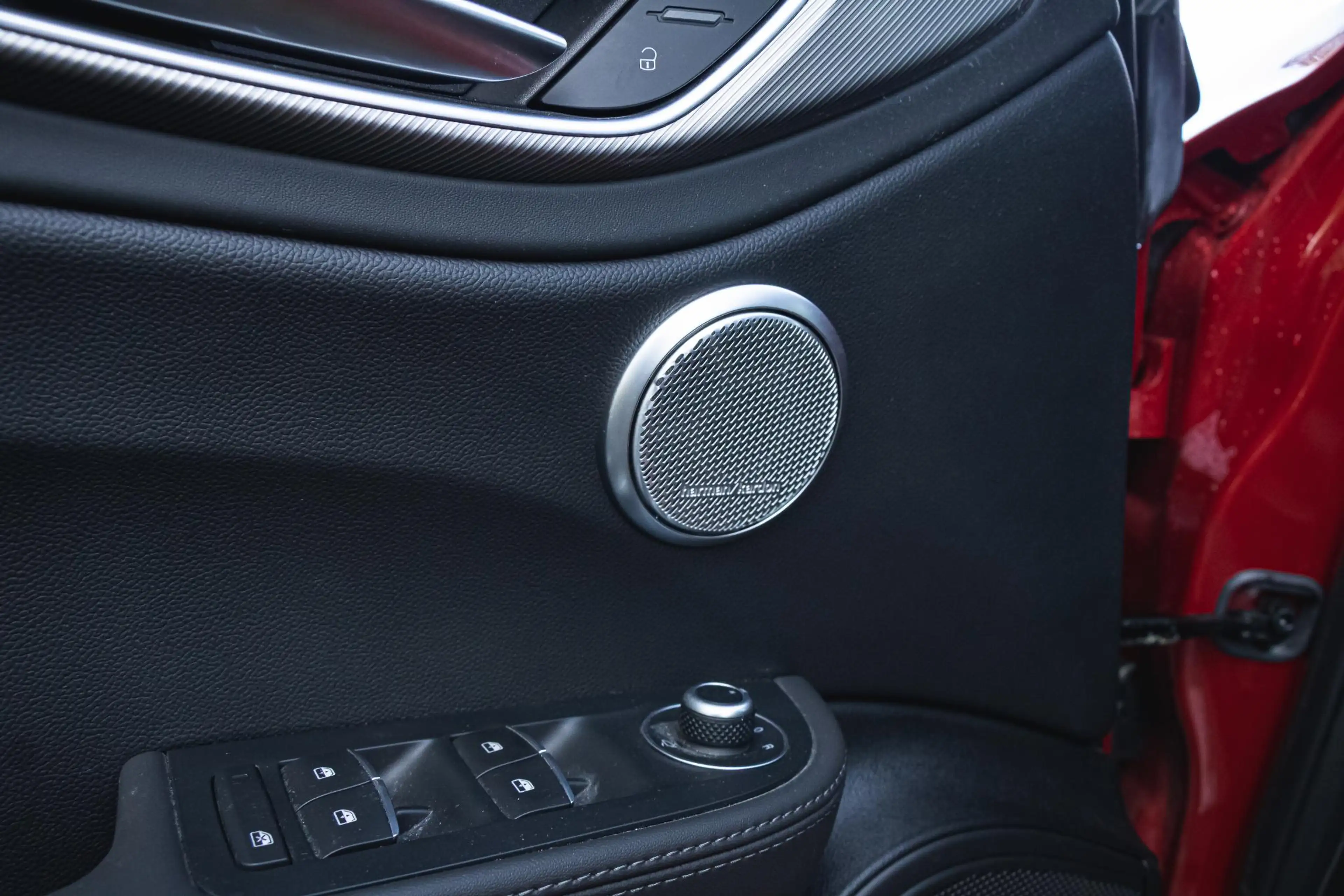 Alfa Romeo Giulia 2.0 T GME AWD Competizione Harman Kardon | ADAS 2 — photo 15