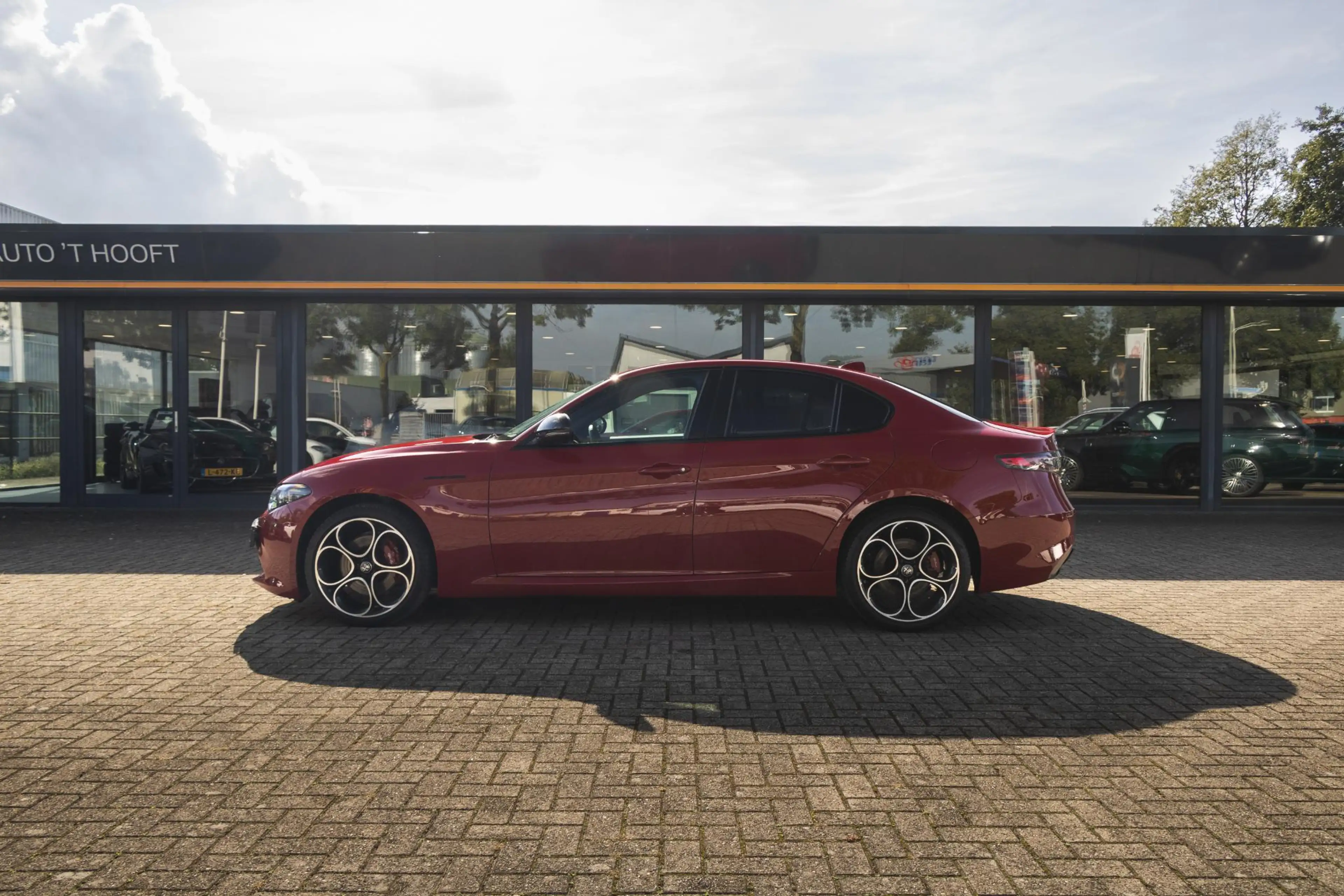 Alfa Romeo Giulia 2.0 T GME AWD Competizione Harman Kardon | ADAS 2 — photo 3