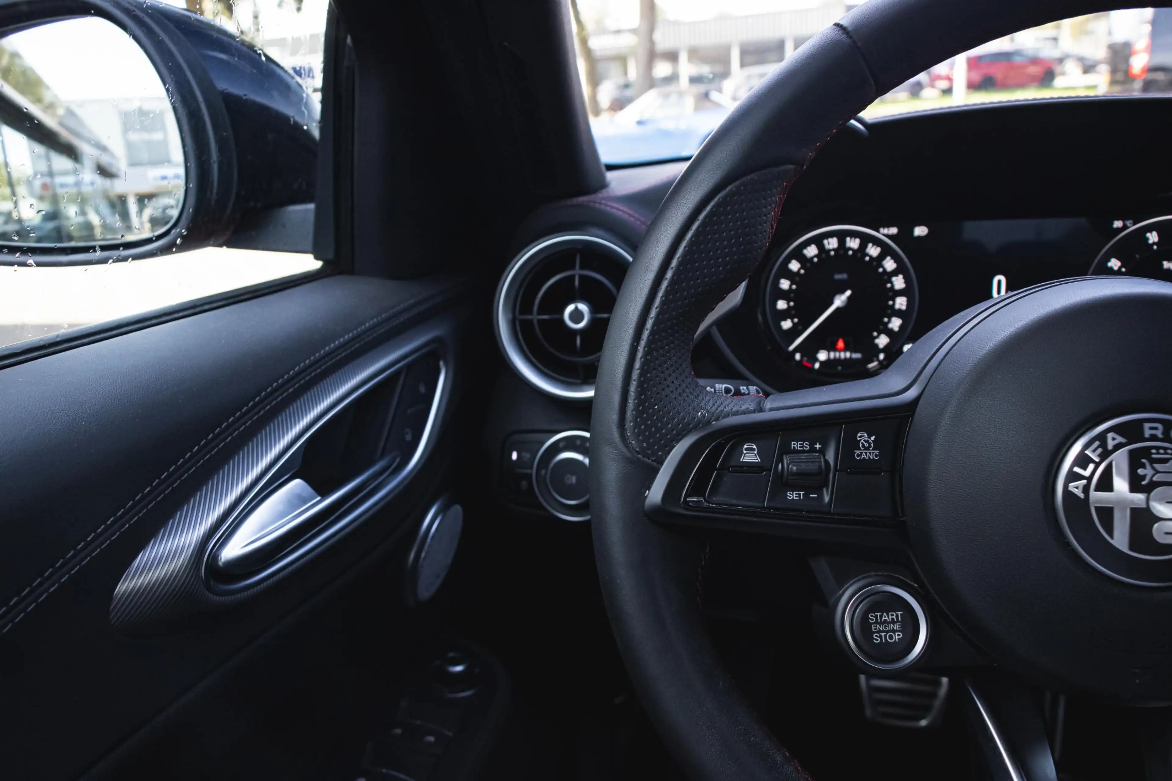 Alfa Romeo Giulia 2.0 T GME AWD Competizione Harman Kardon | ADAS 2 — photo 12