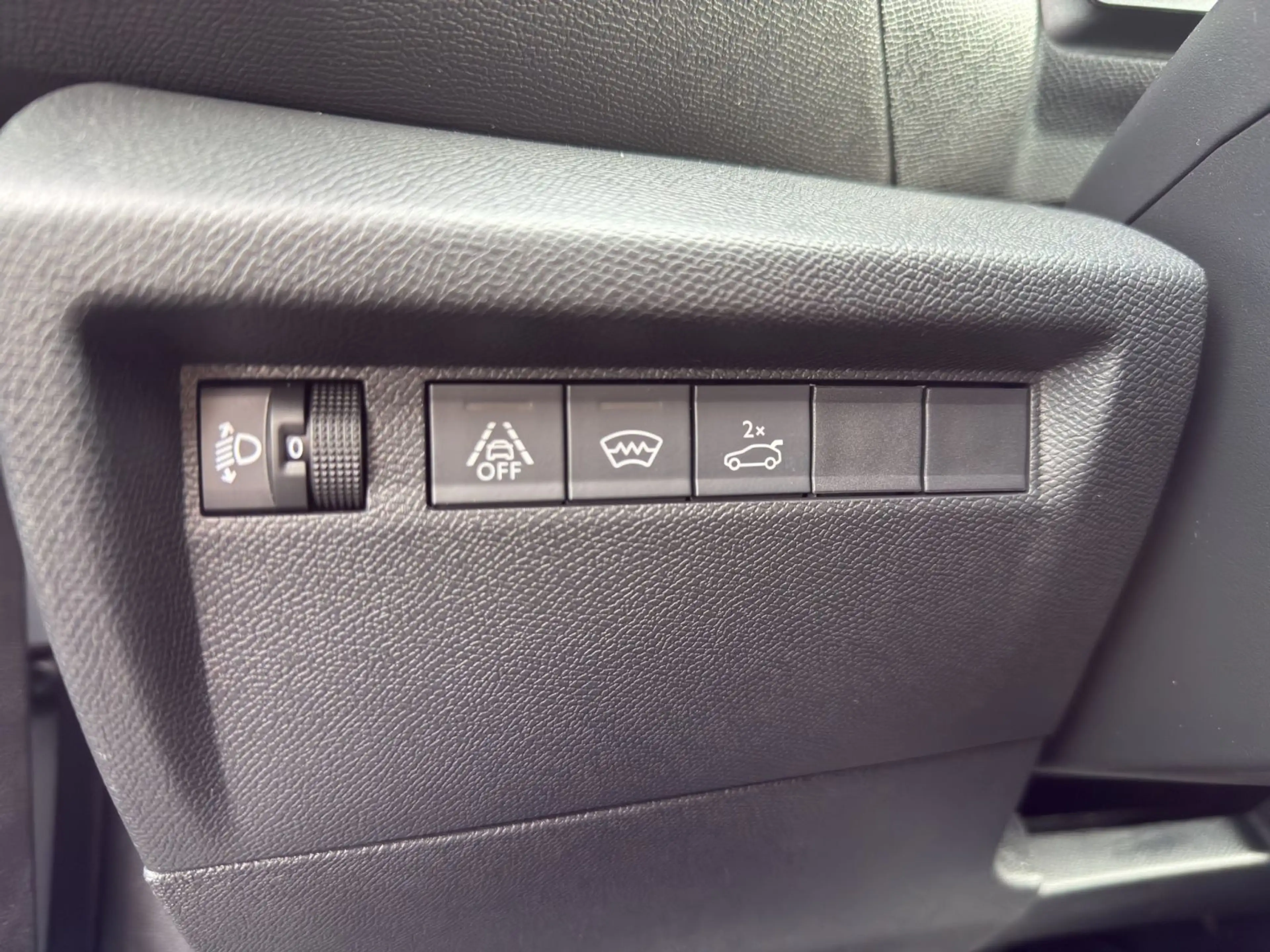 Citroen C4 X ë-C4 X 156 Plus — photo 15