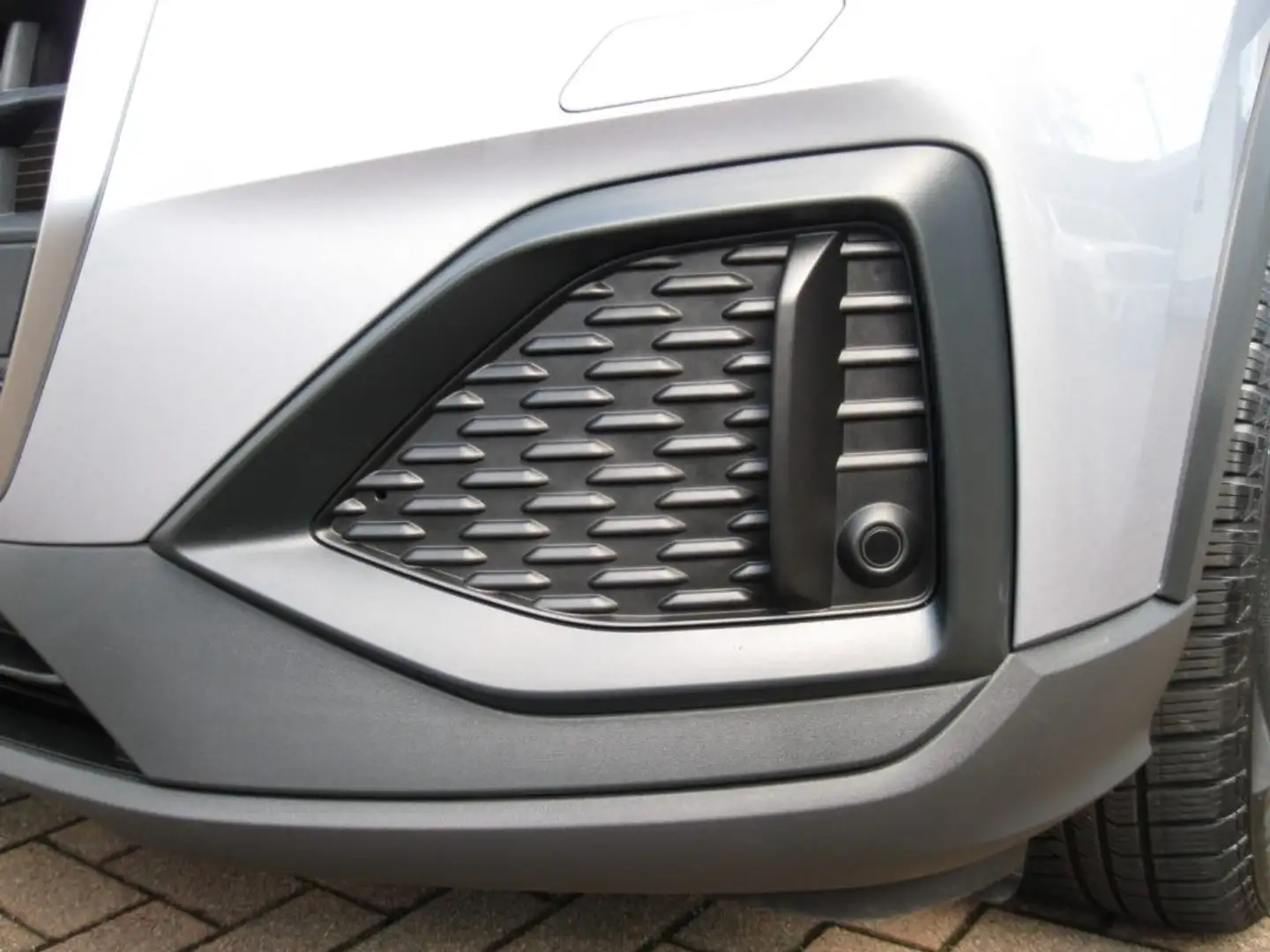 Audi Q2 35 TFSI S tronic Business Argento - 2