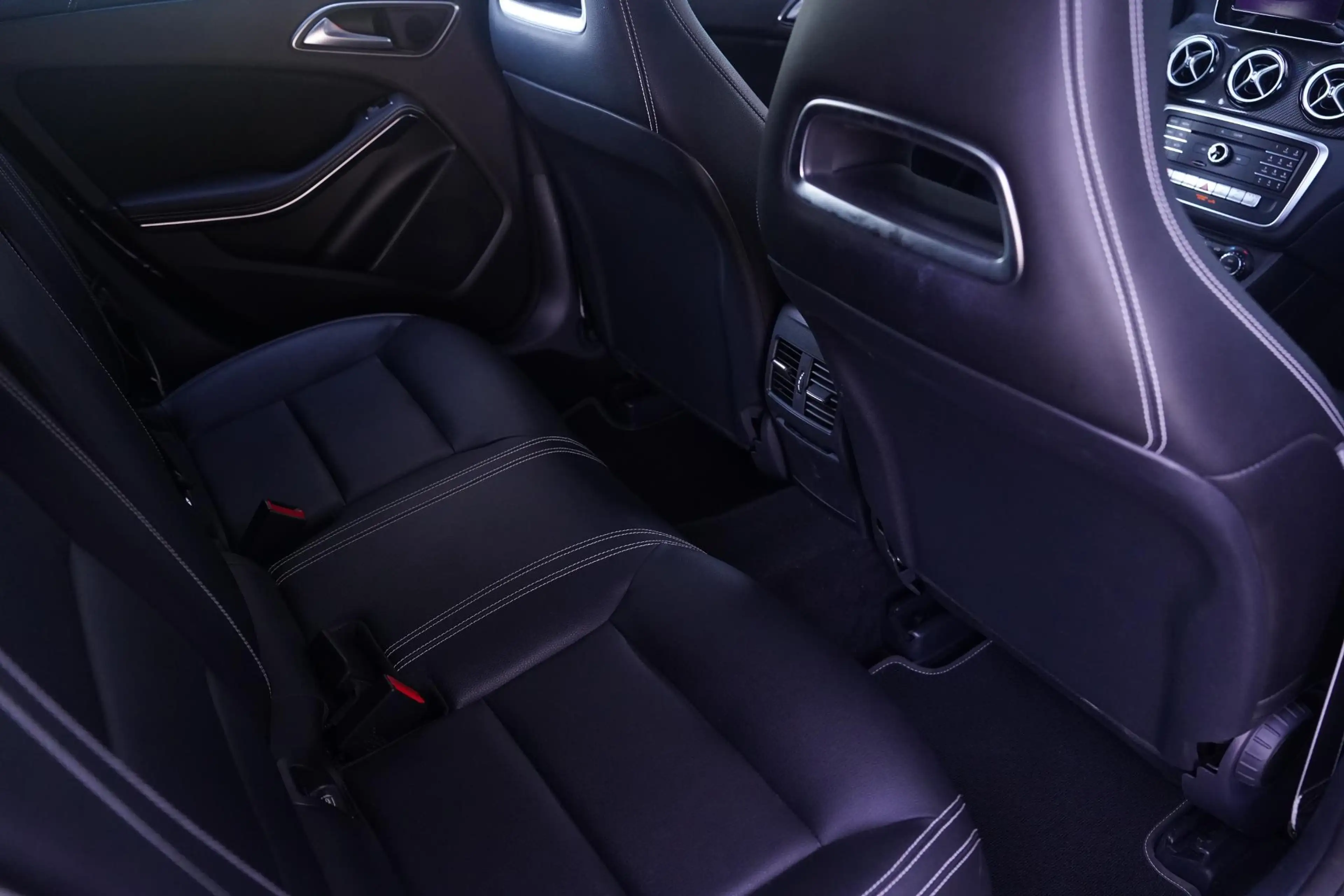 Mercedes-Benz CLA 200 Shooting Brake Edition AMG-pakket PDC v+a Led-verl — photo 46
