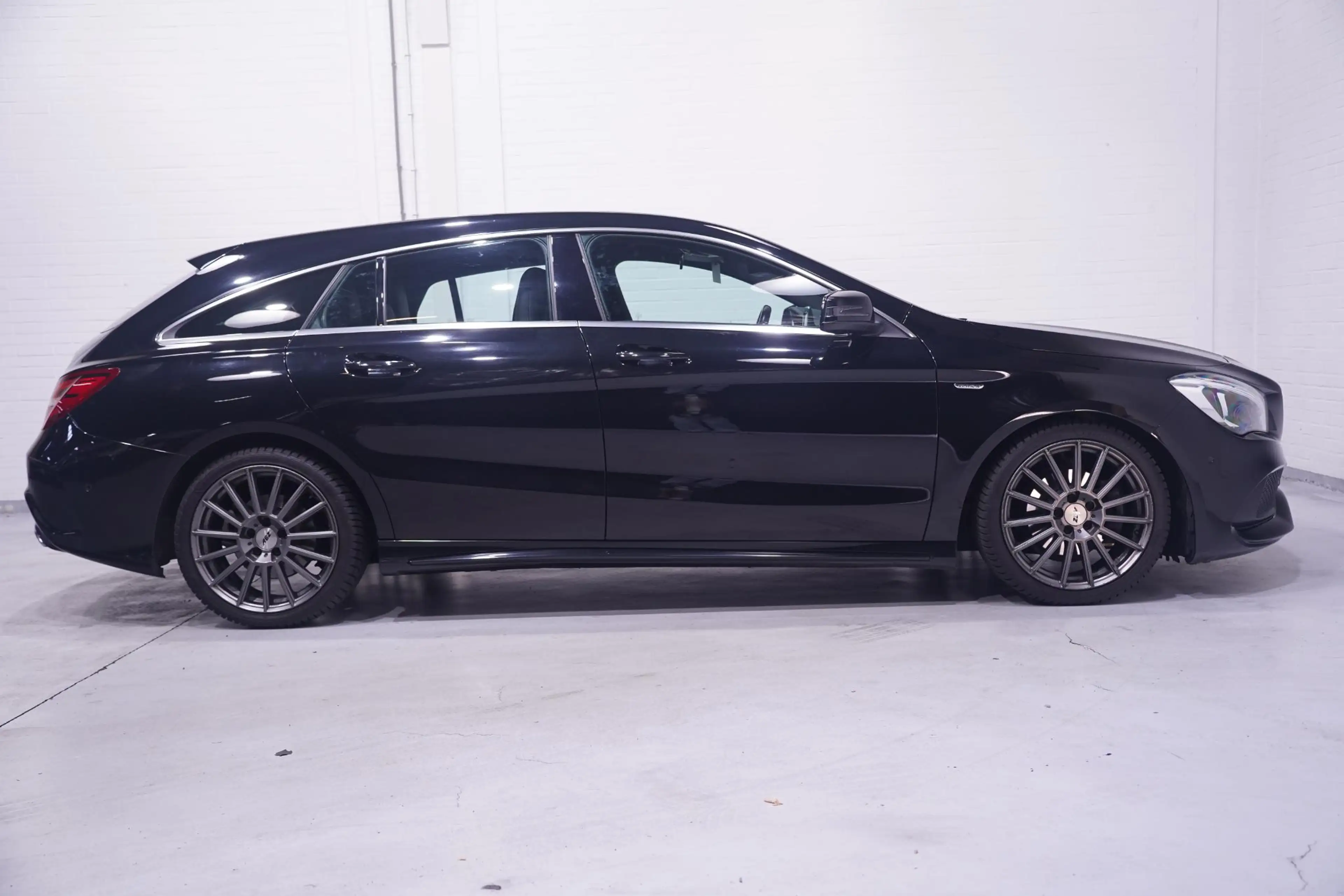 Mercedes-Benz CLA 200 Shooting Brake Edition AMG-pakket PDC v+a Led-verl — photo 16