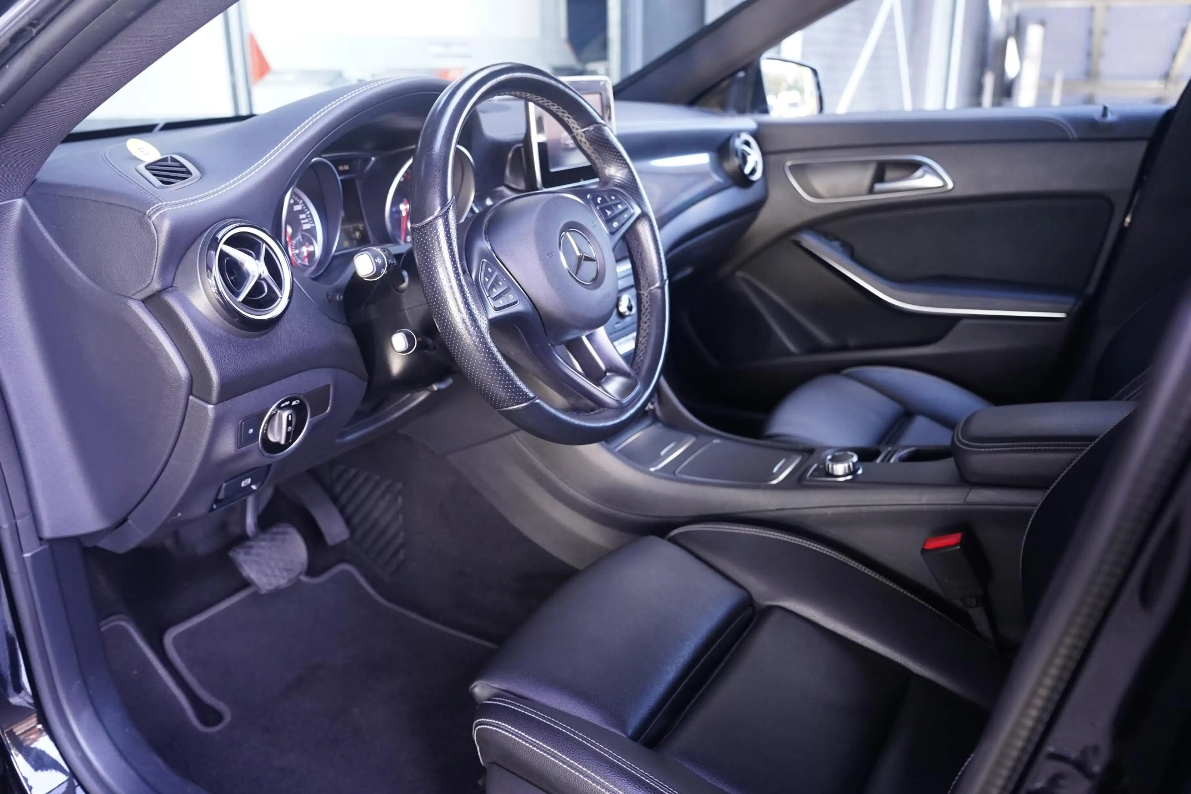 Mercedes-Benz CLA 200 Shooting Brake Edition AMG-pakket PDC v+a Led-verl — photo 41