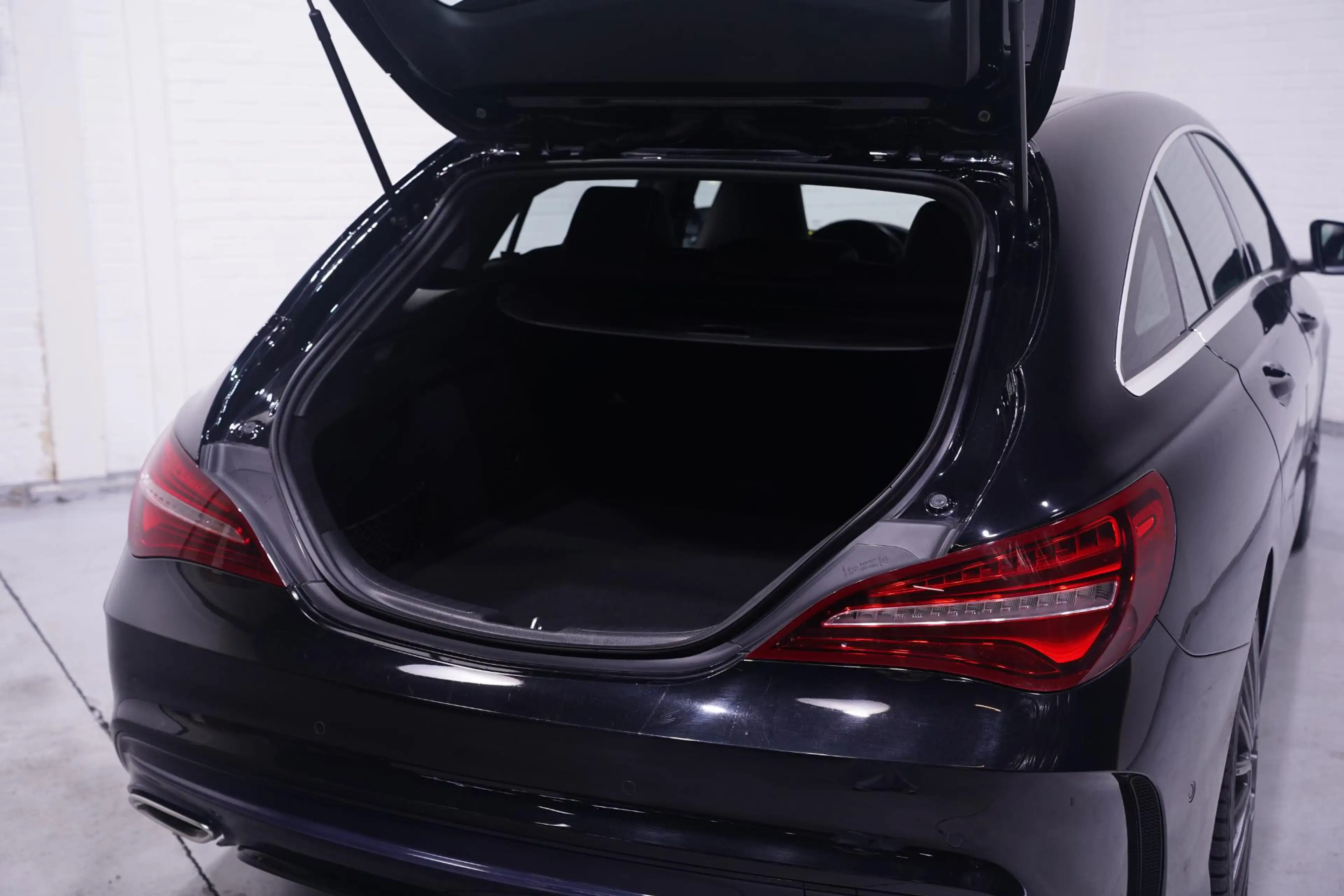 Mercedes-Benz CLA 200 Shooting Brake Edition AMG-pakket PDC v+a Led-verl — photo 15