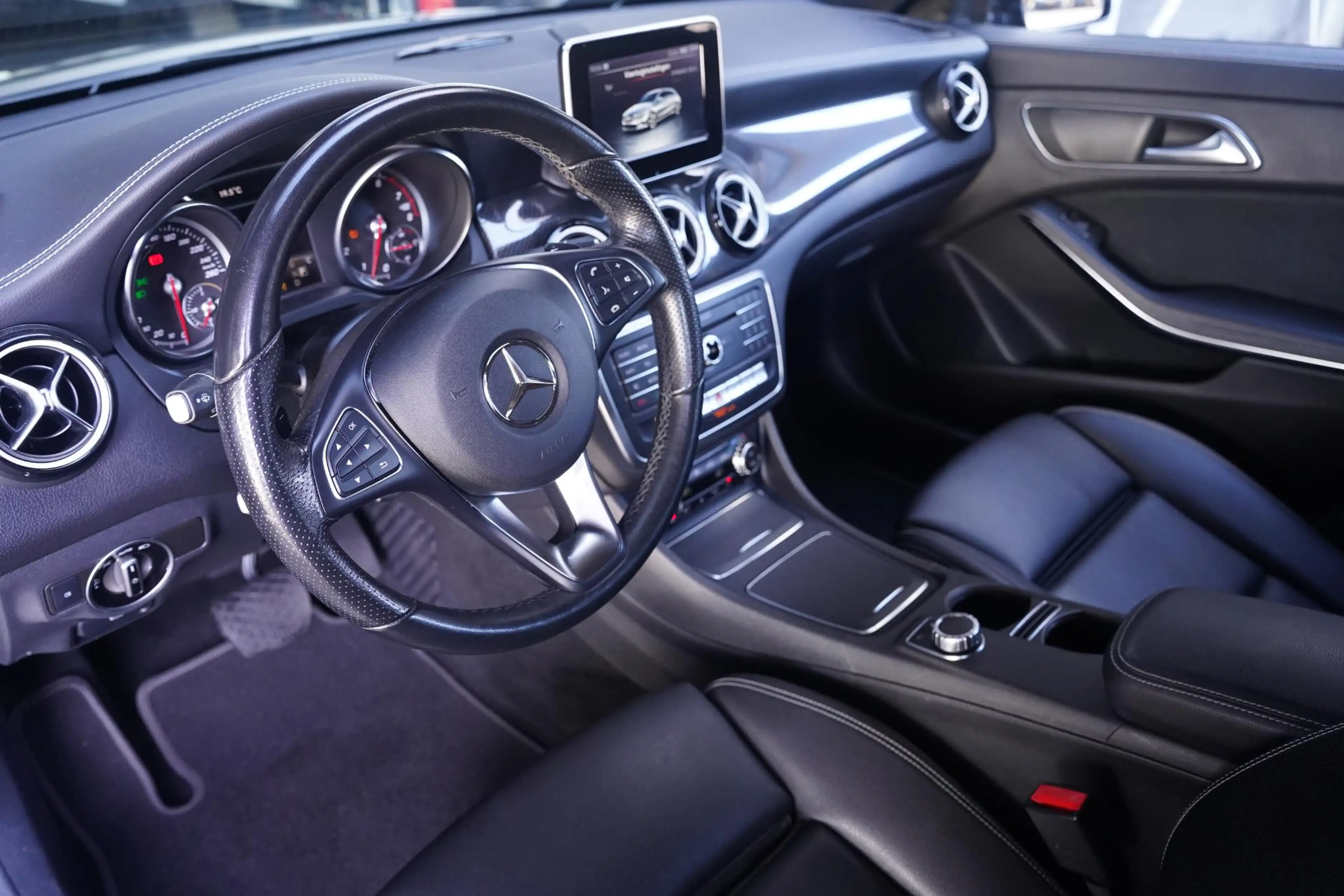 Mercedes-Benz CLA 200 Shooting Brake Edition AMG-pakket PDC v+a Led-verl — photo 42