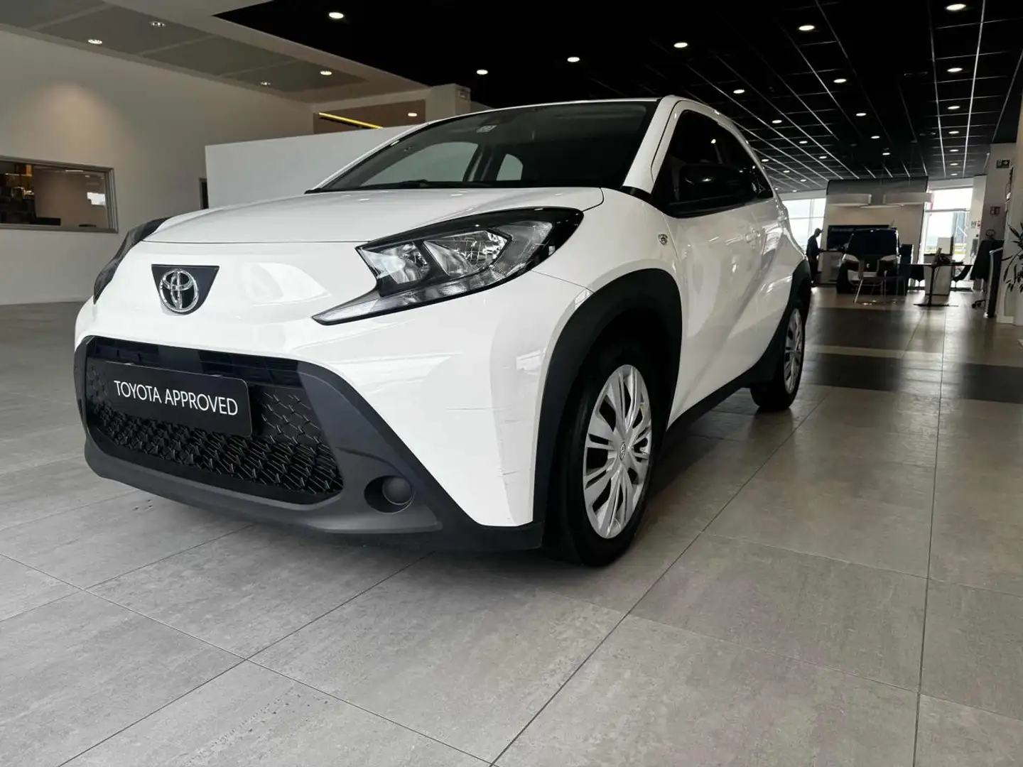 Toyota Aygo X 1.0 VVT-i 72 CV 5 porte Active Wit - 1