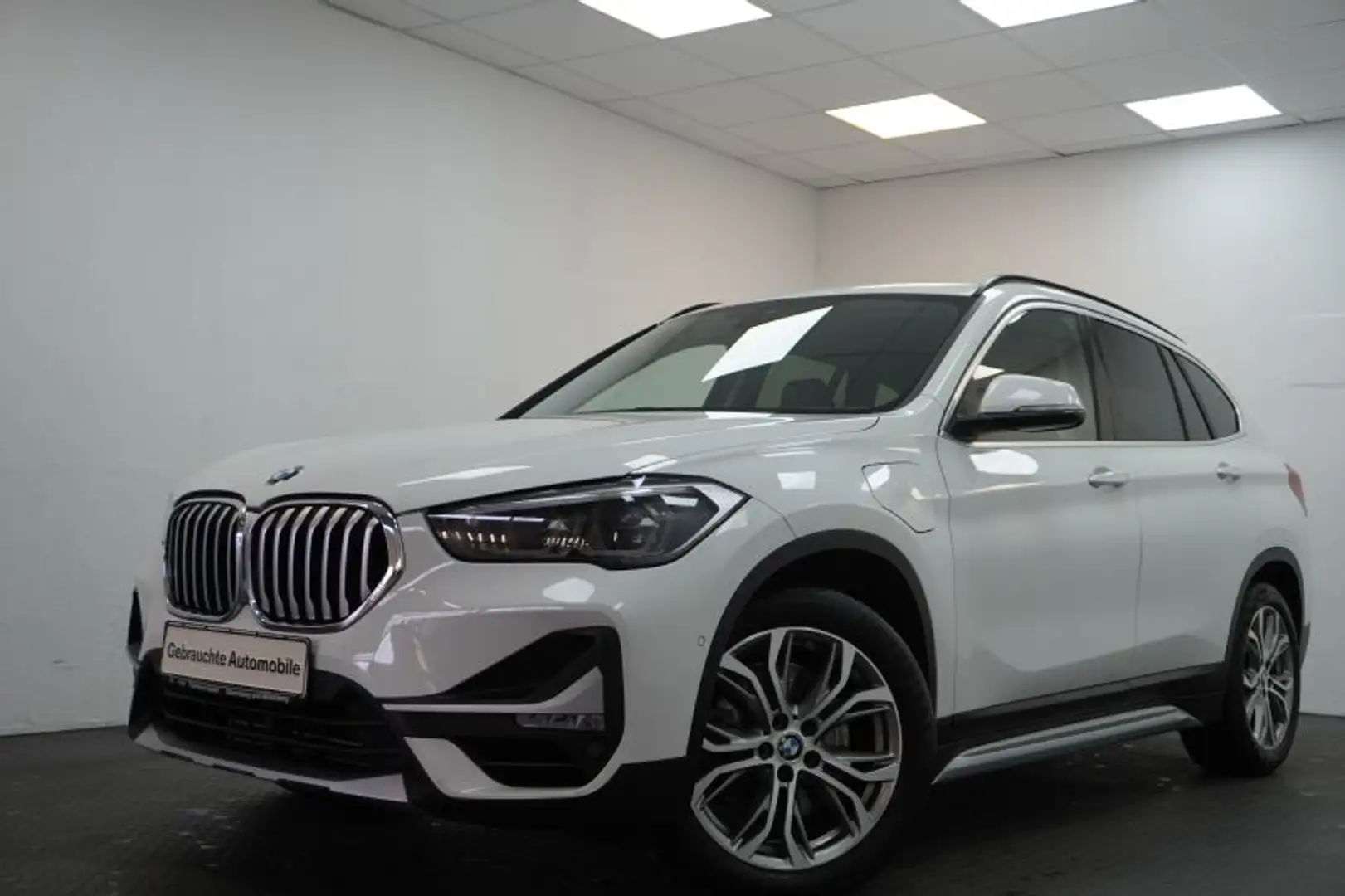 BMW X1 xDrive25e xLine *NAVI.LEDER.AHK.LED-SW.PDC* Wit - 2