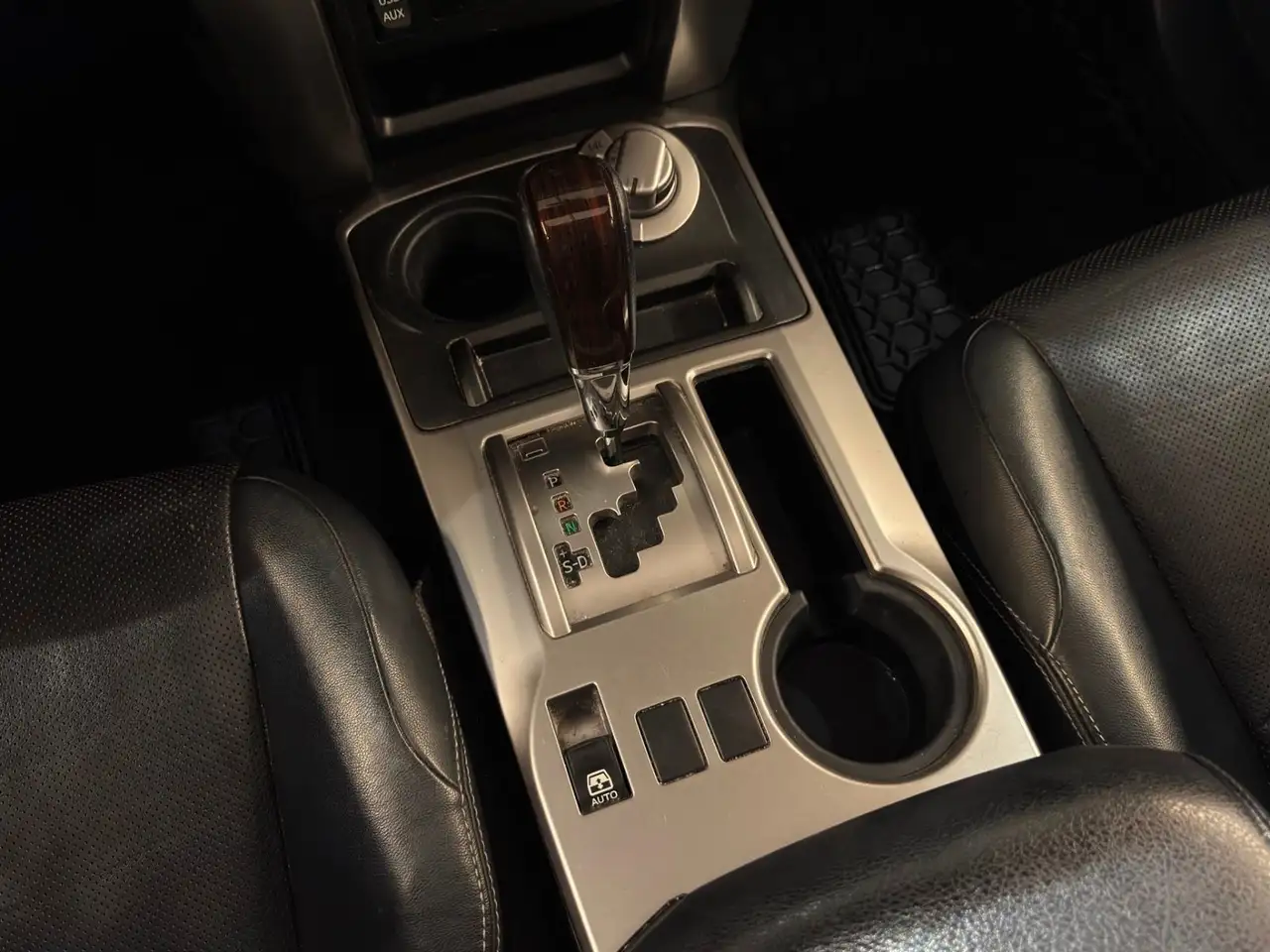 Toyota 4-Runner снимка Toyota 4-Runner