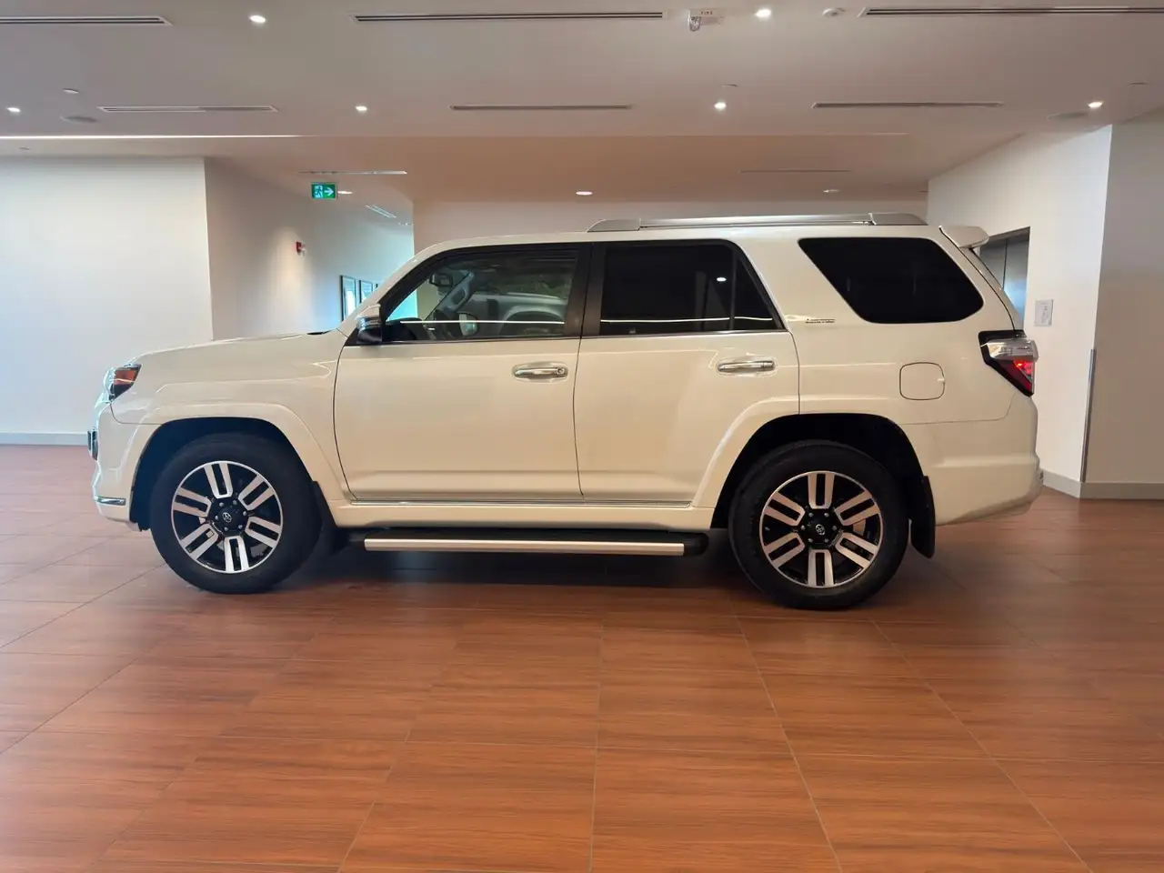 Toyota 4-Runner снимка Toyota 4-Runner