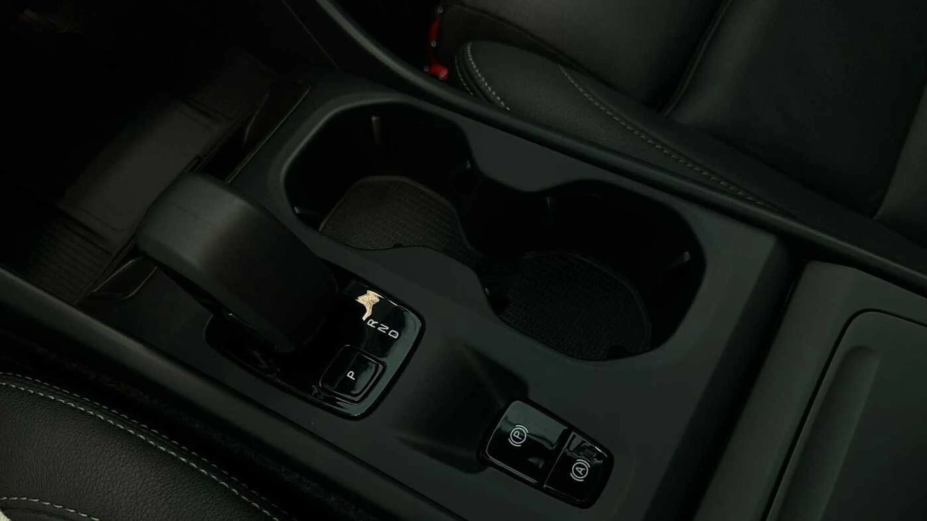 Volvo XC40 B3 AUT Core + Leder — photo 17