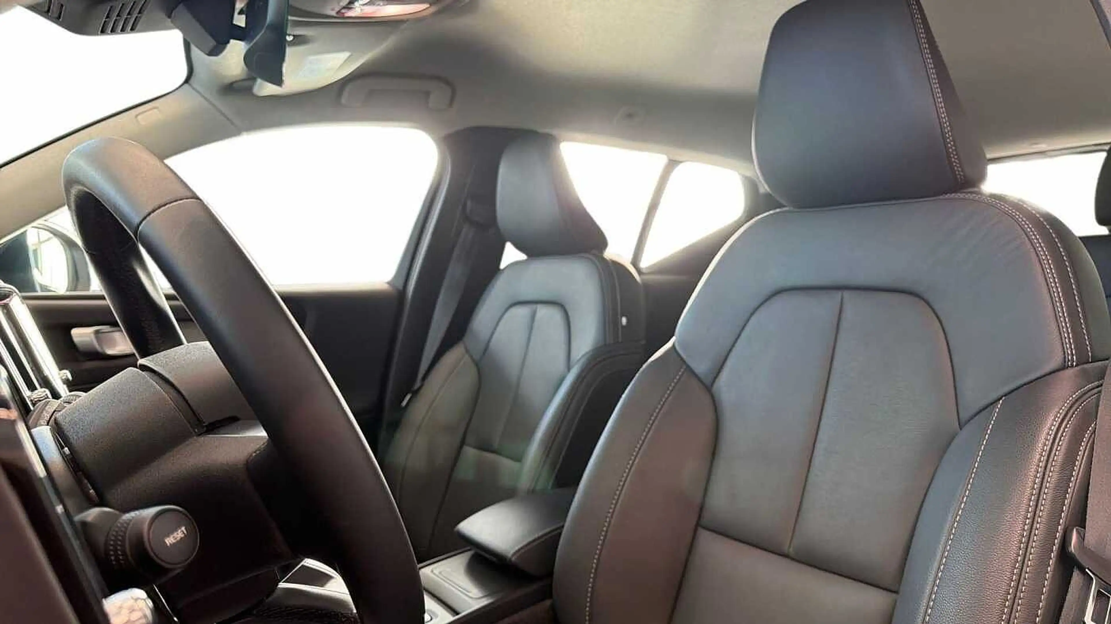 Volvo XC40 B3 AUT Core + Leder — photo 6
