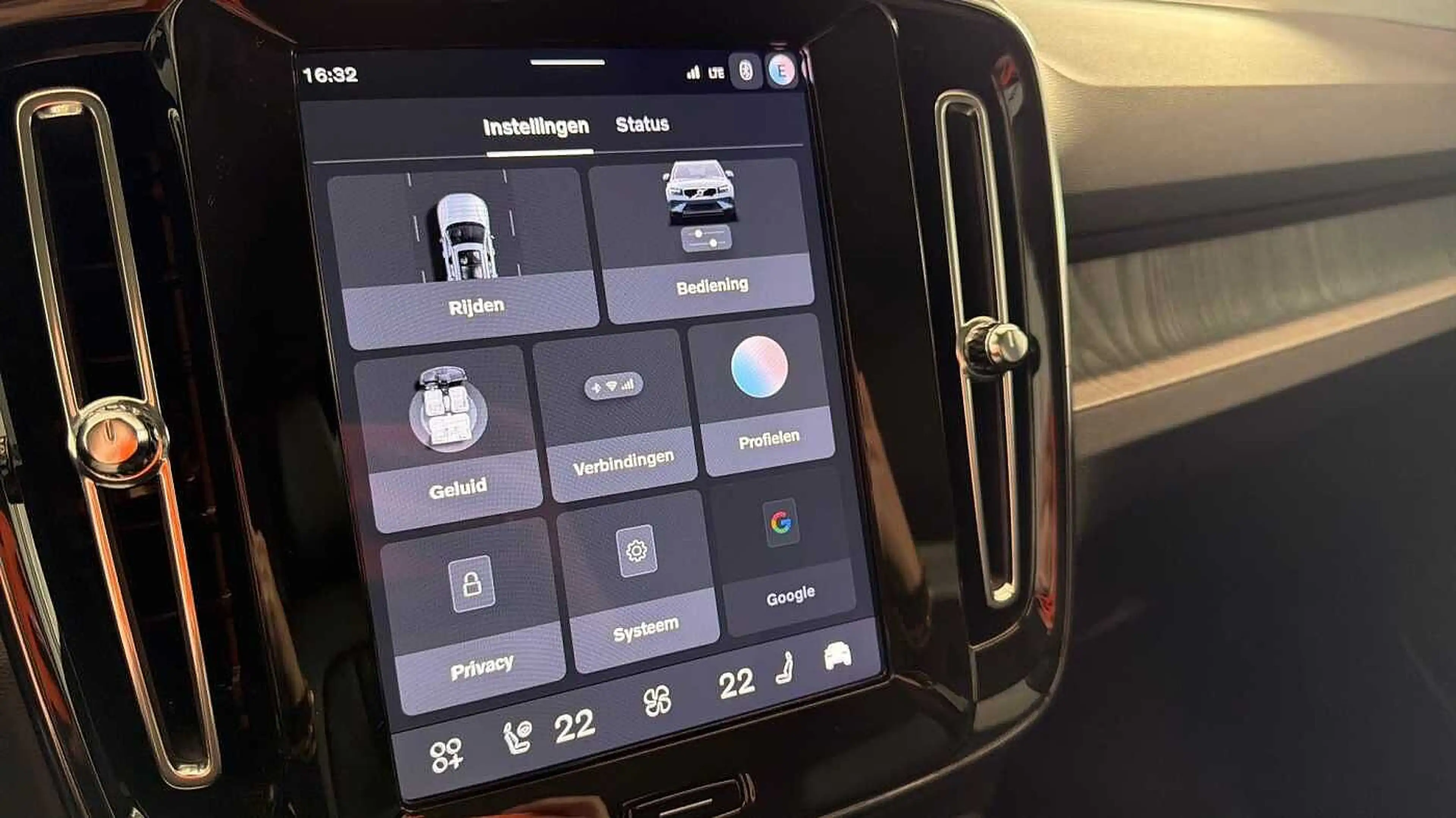 Volvo XC40 B3 AUT Core + Leder — photo 16