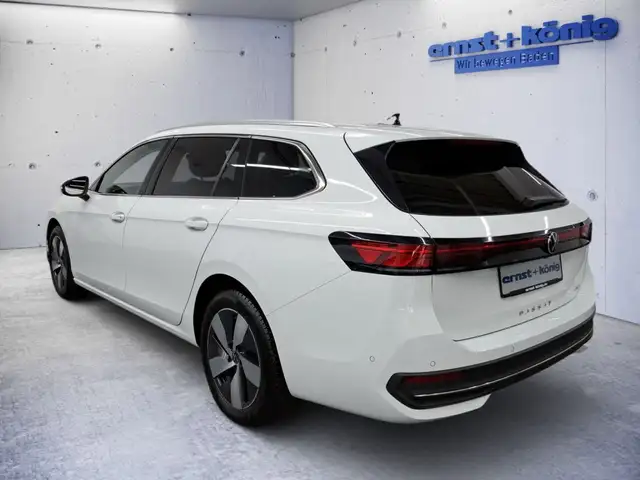 Volkswagen Passat view 4