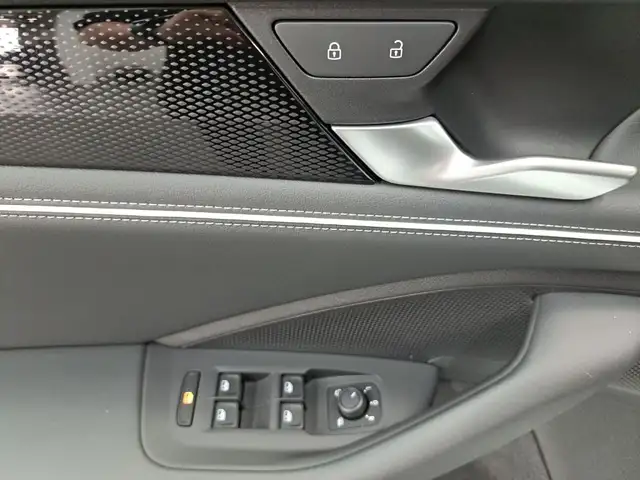Volkswagen Passat view 11