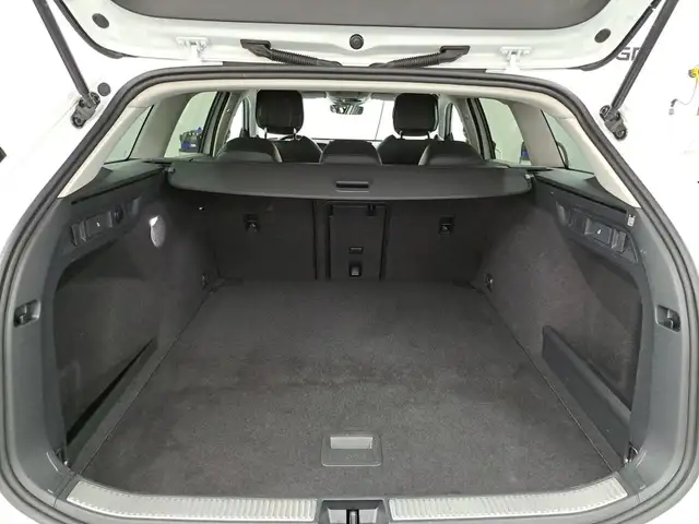 Volkswagen Passat view 7