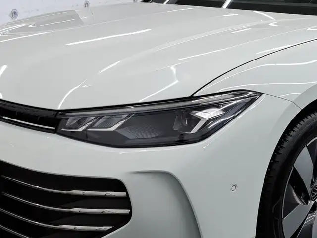Volkswagen Passat view 5