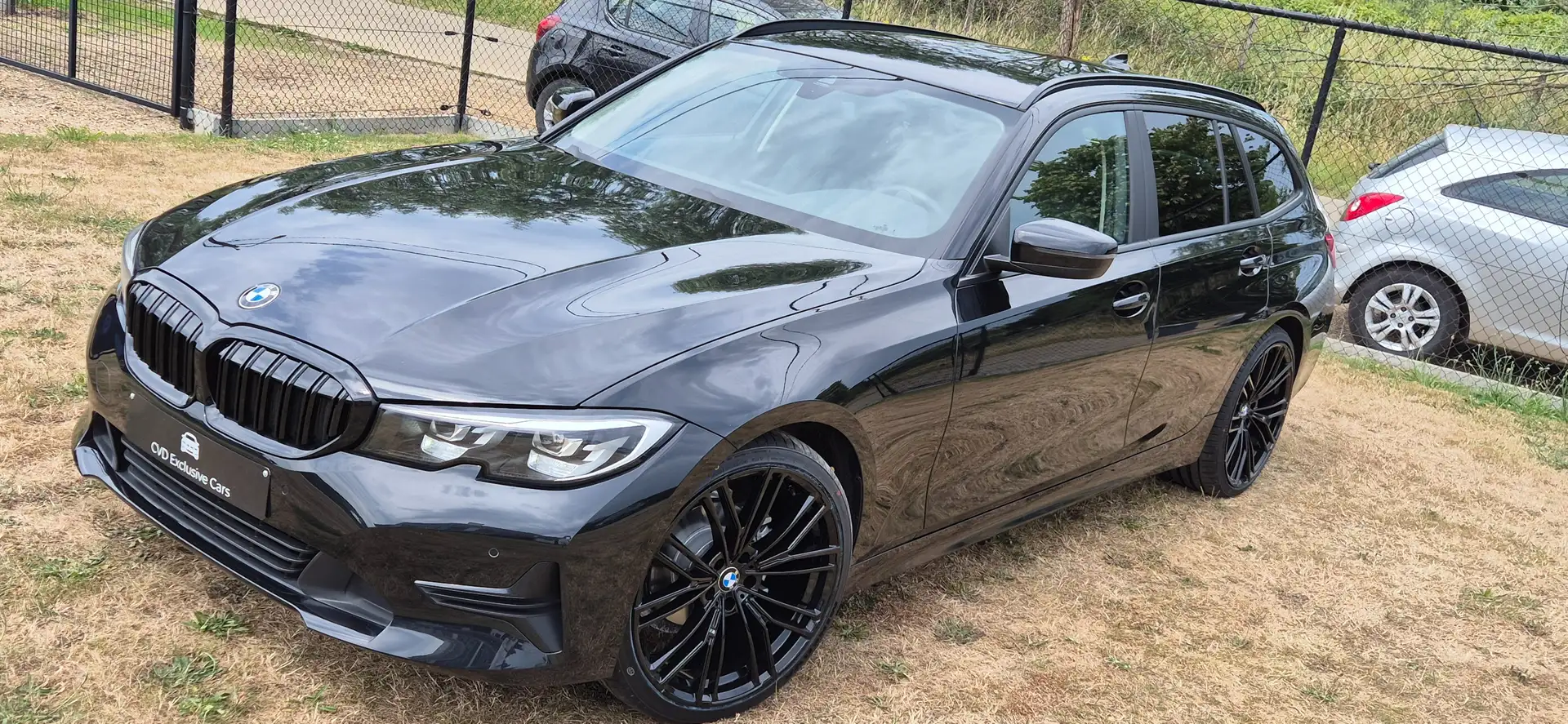 BMW 316 Touring-LED-Leder-Zetelverw-Trekhaak-Carplay-12MG Noir - 1