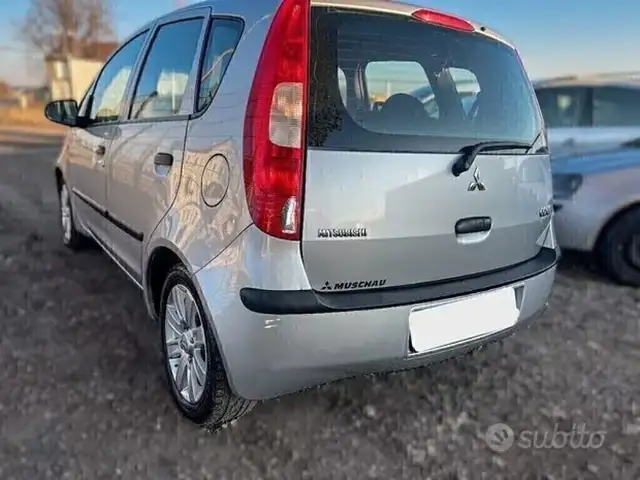 Mitsubishi Colt view 5