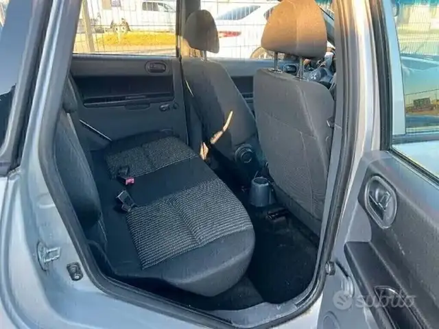 Mitsubishi Colt view 3