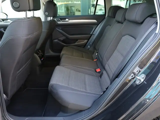 Volkswagen Passat view 14