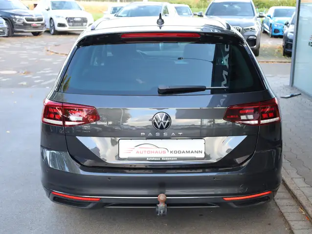 Volkswagen Passat view 9