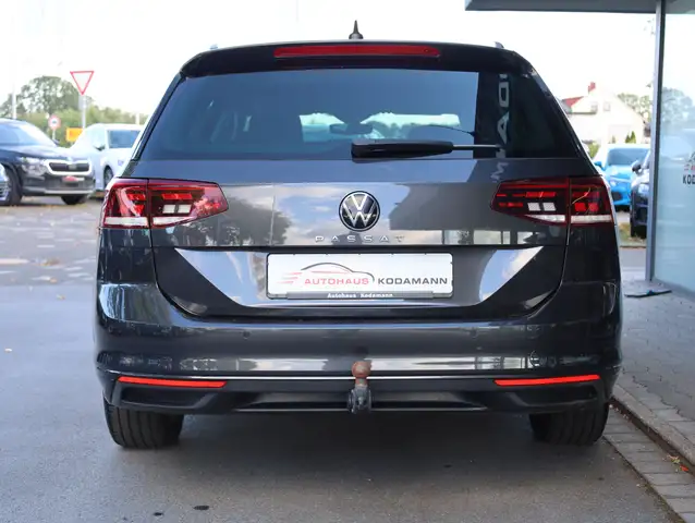 Volkswagen Passat view 10