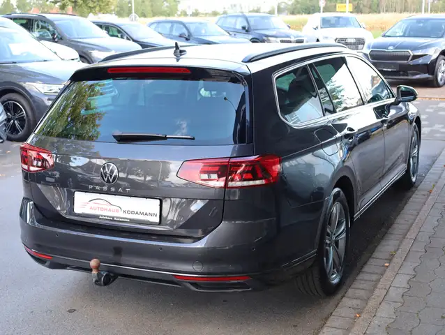 Volkswagen Passat view 11