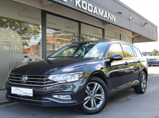 Volkswagen Passat view 2