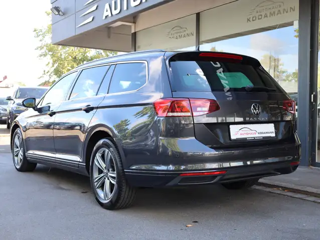 Volkswagen Passat view 8