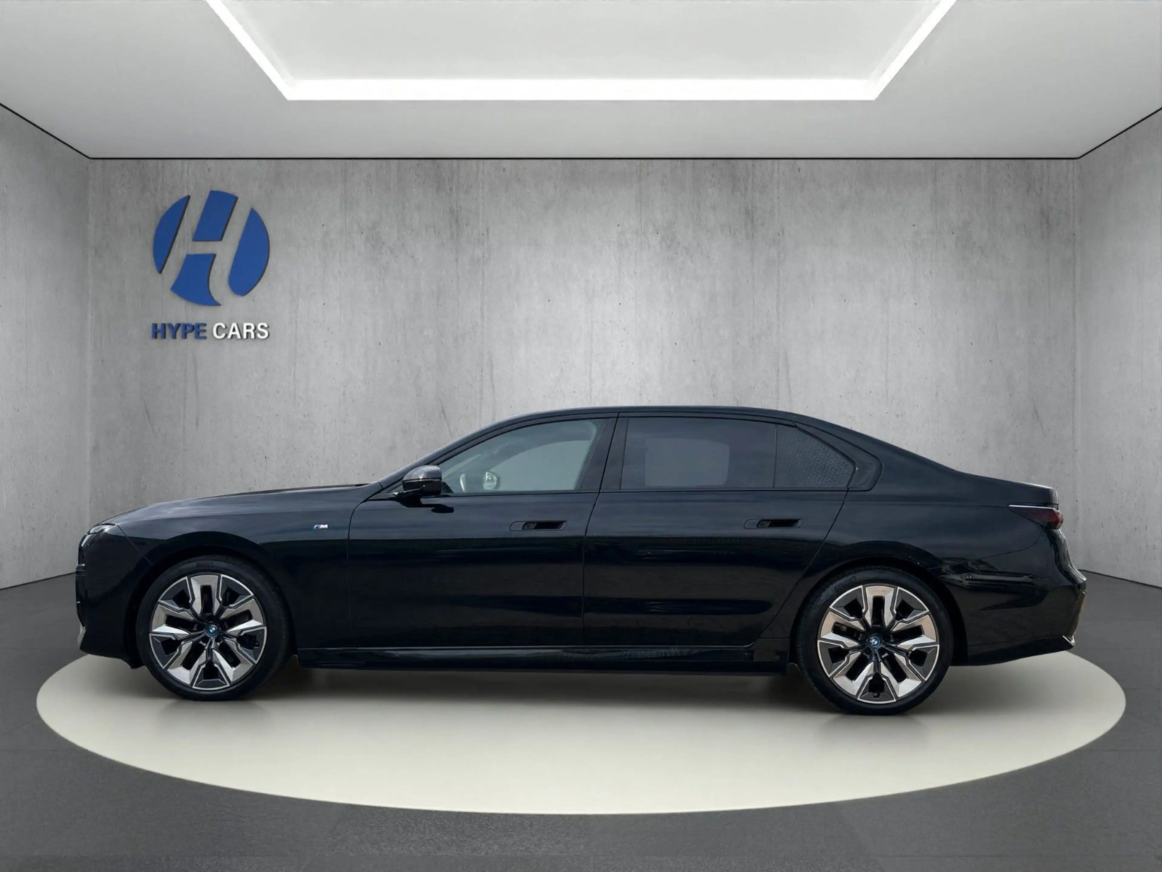 BMW i7 xD e60 M Sport PanoSky FOND TV 21Z AutomatikT — photo 6