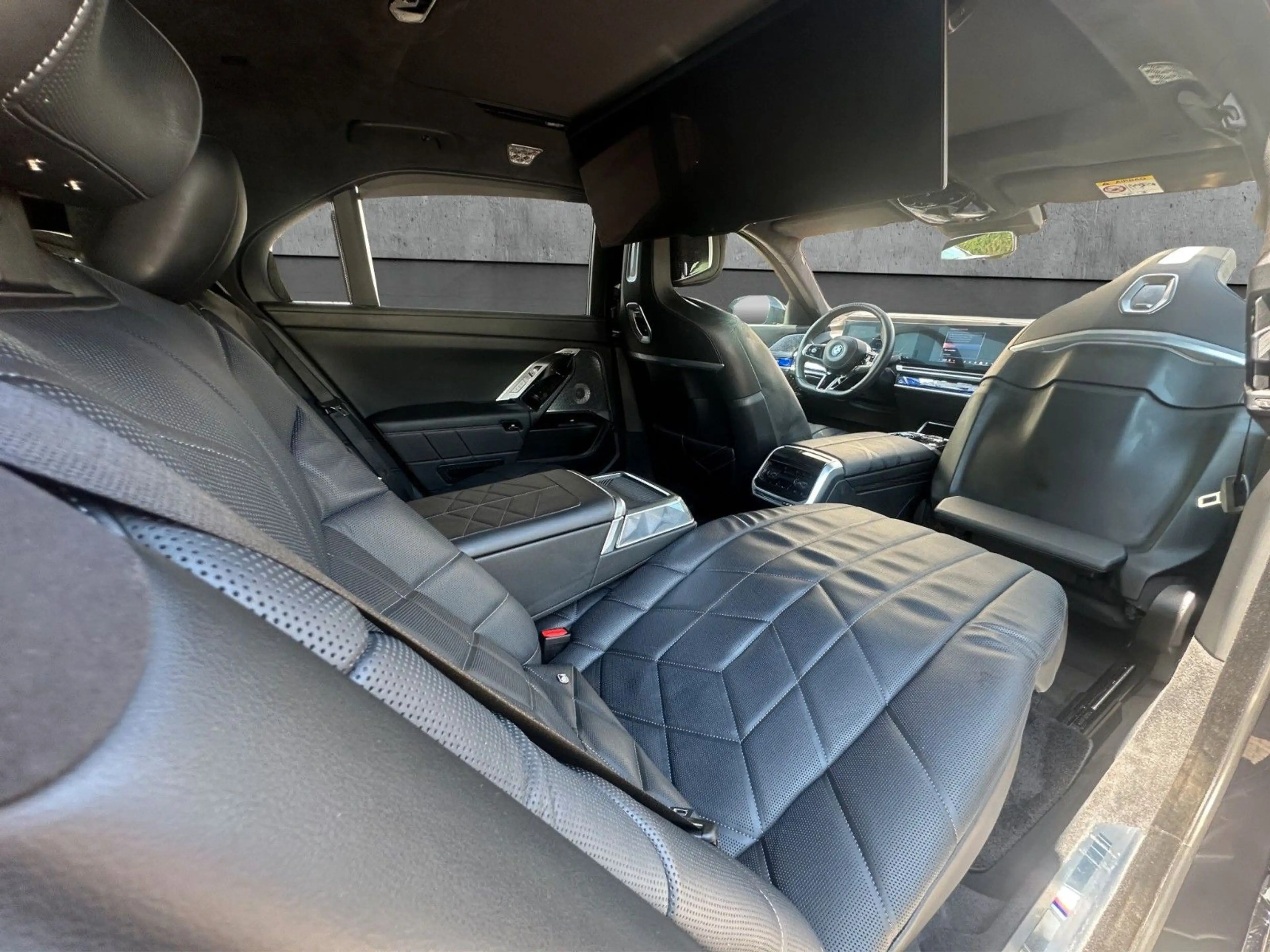 BMW i7 xD e60 M Sport PanoSky FOND TV 21Z AutomatikT — photo 15