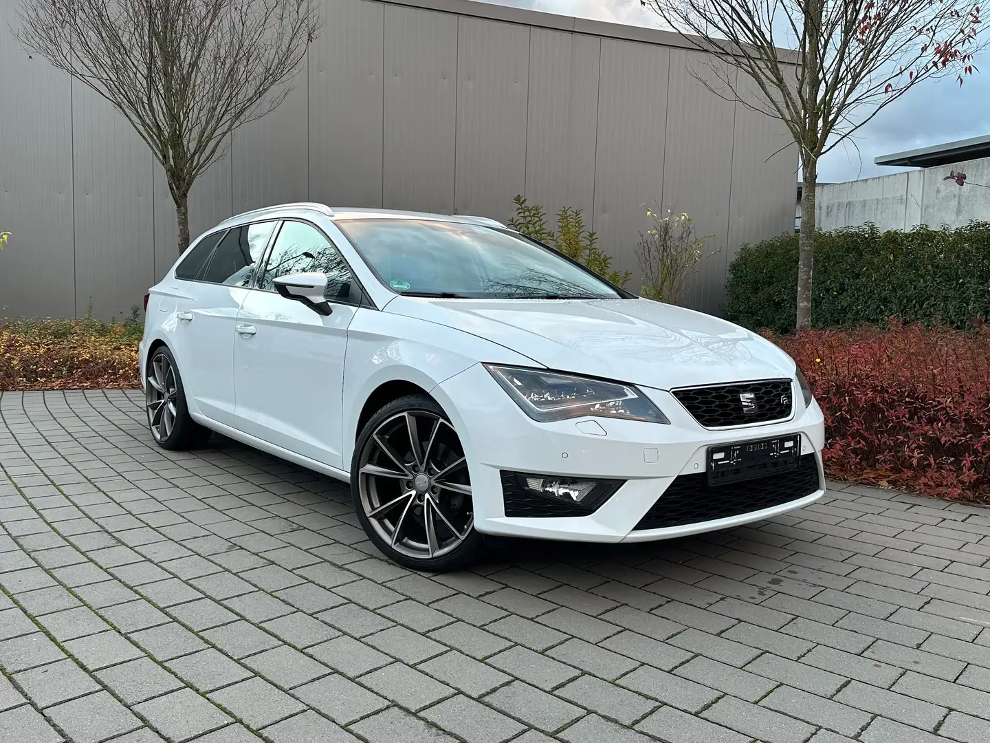 SEAT Leon FR ST/Tempomat/SZH/19 Zoll/Garantie Blanc - 1