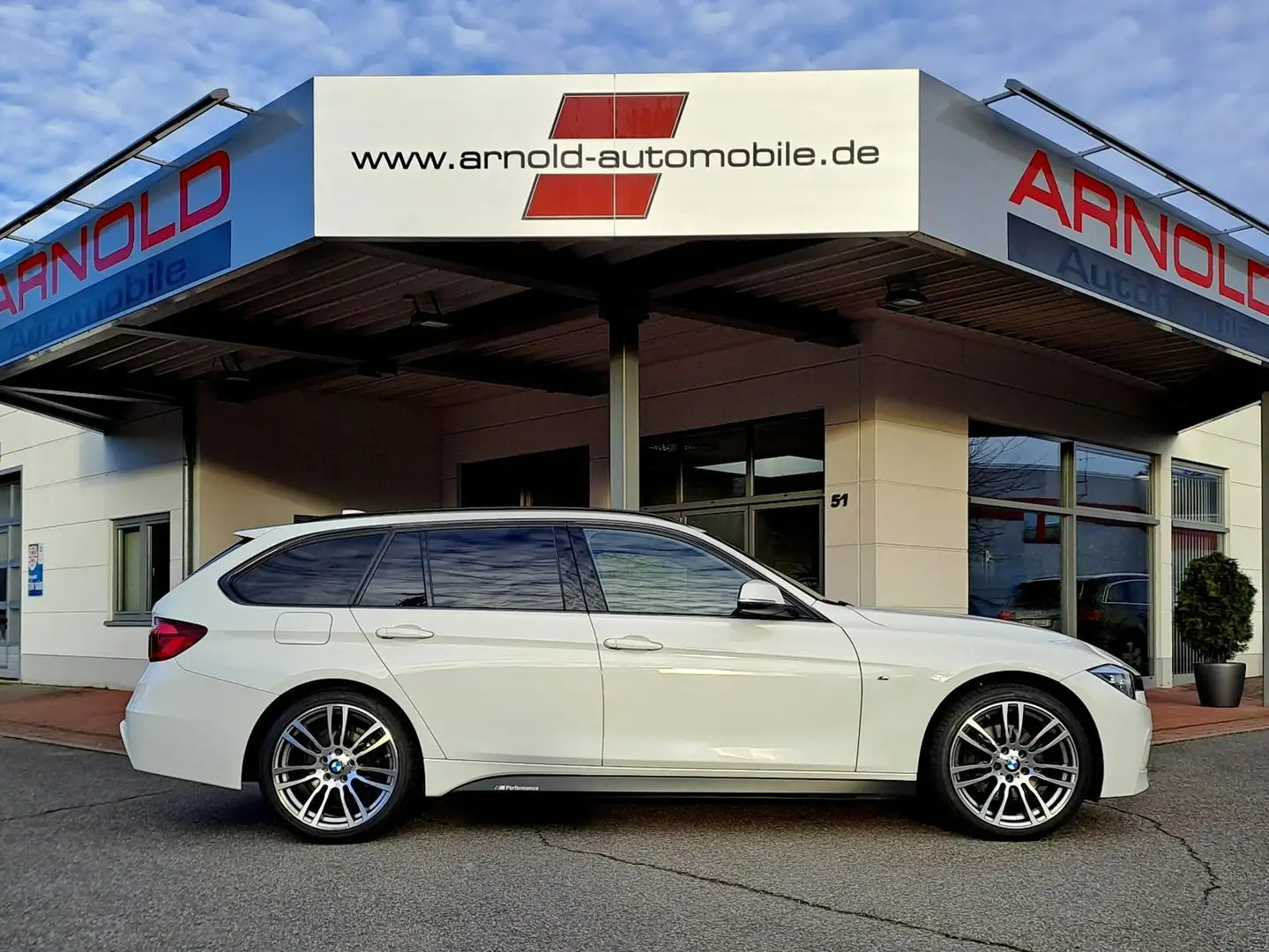BMW 330 i xDrive Touring M Sport Shadow Line Weiß - 2