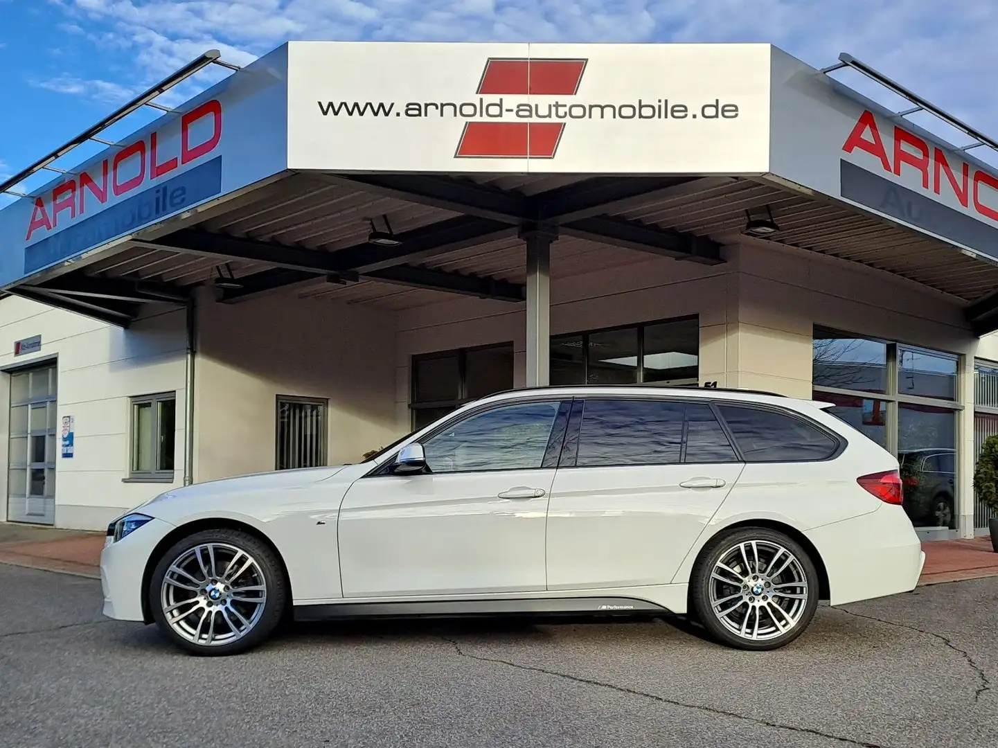 BMW 330 i xDrive Touring M Sport Shadow Line Weiß - 1
