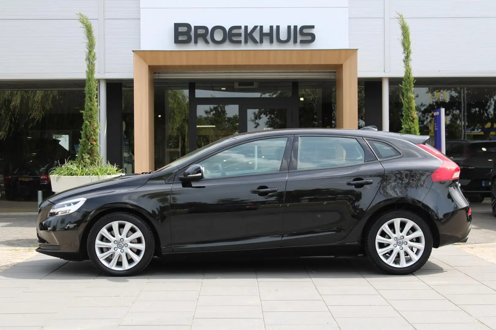 Volvo V40 T3 Momentum | Standkachel | Stoelverwarming | Crui Schwarz - 2