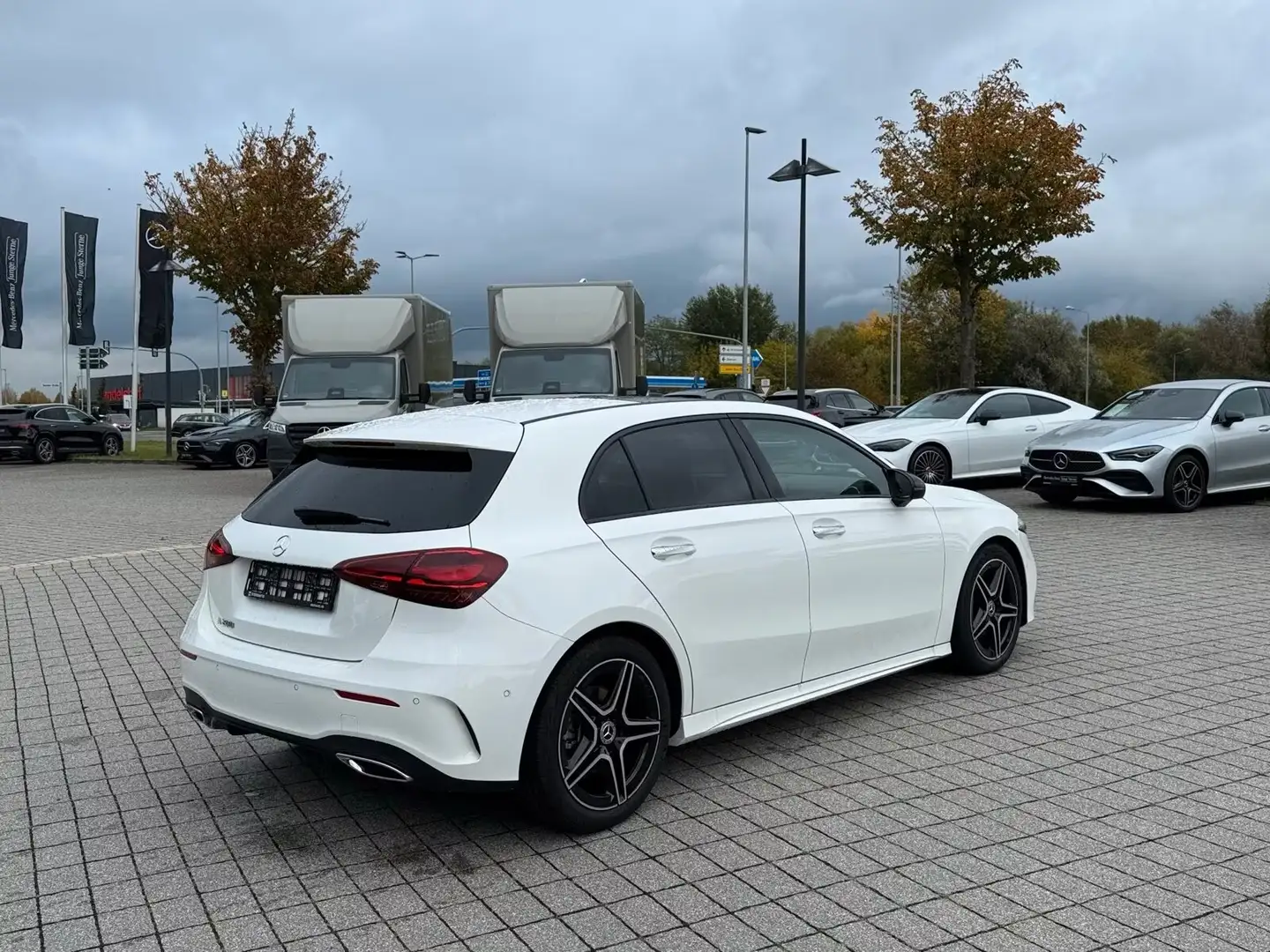 Mercedes-Benz A 200 Premium Night AMG Plus auto 2024 tetto apribile Bianco - 2