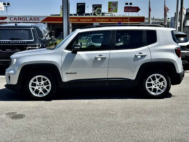 Jeep Renegade view 6