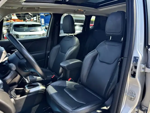 Jeep Renegade view 2