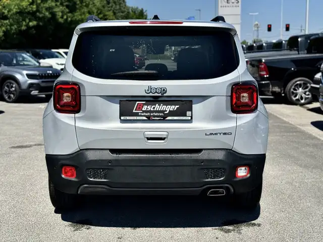 Jeep Renegade view 8