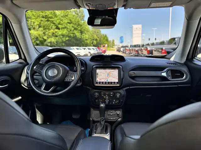 Jeep Renegade view 11