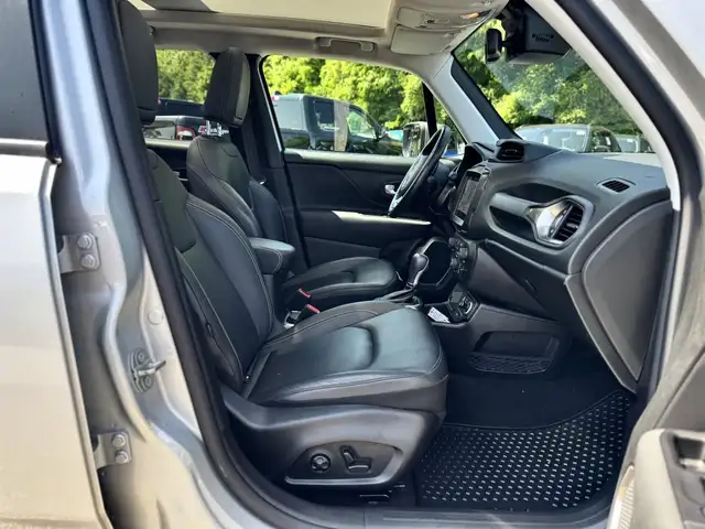 Jeep Renegade view 12