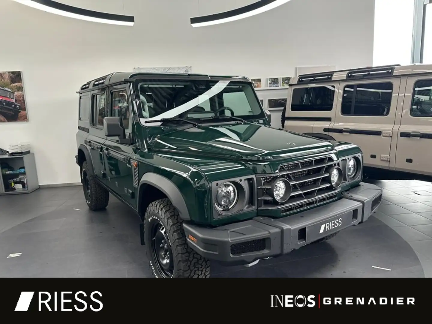 Ineos Grenadier Utility Wagon Base Edition KAM Grün - 1