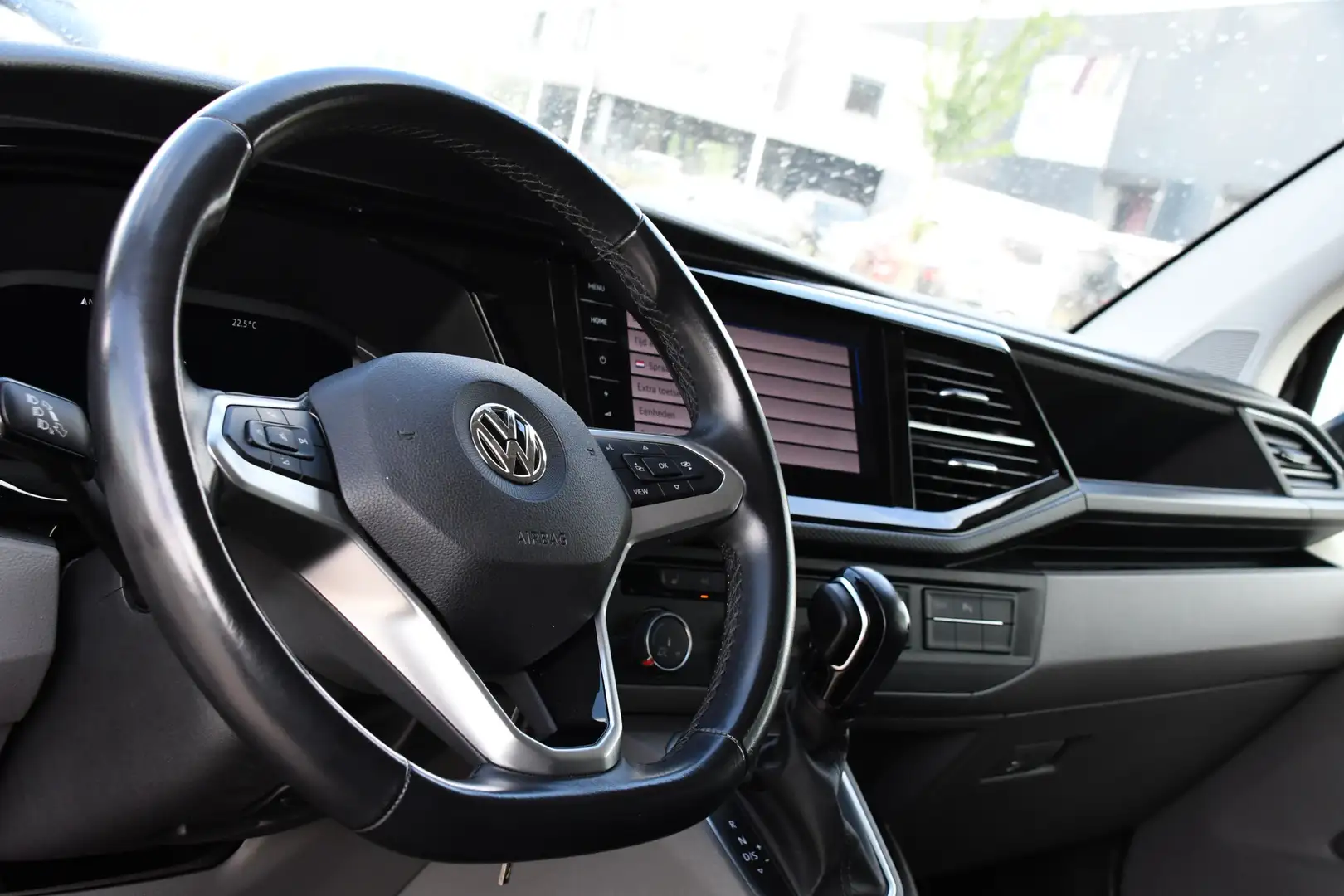 Volkswagen Transporter 2.0 TDI L2H1 32 DC Bulli Virtual, Cruise, Camera, Siyah - 2