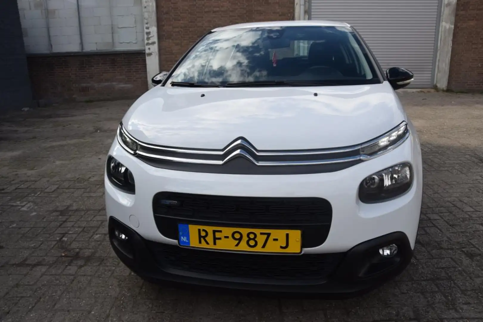 Citroen C3 1.2 PureTech S&S Feel nette c3 automaat Wit - 2