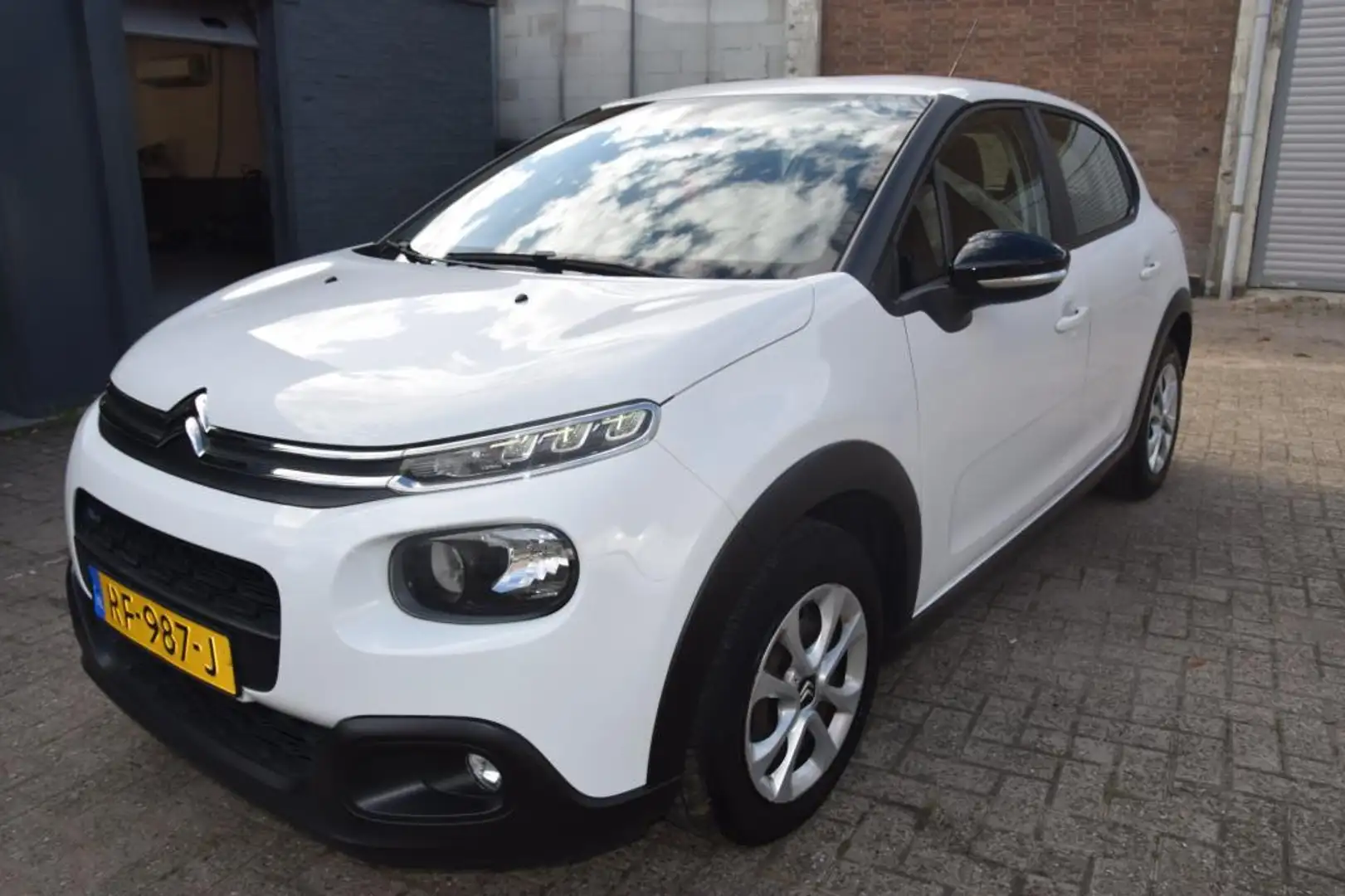 Citroen C3 1.2 PureTech S&S Feel nette c3 automaat Wit - 1