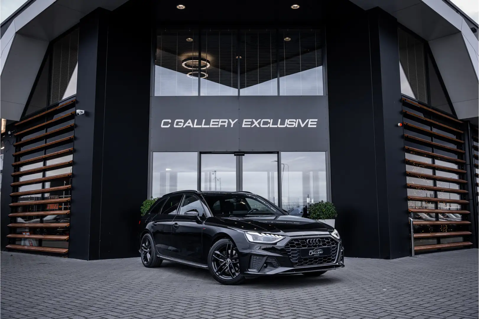 Audi A4 Avant 35 TFSI Launch edition Sport - S Line | Crui Zwart - 1