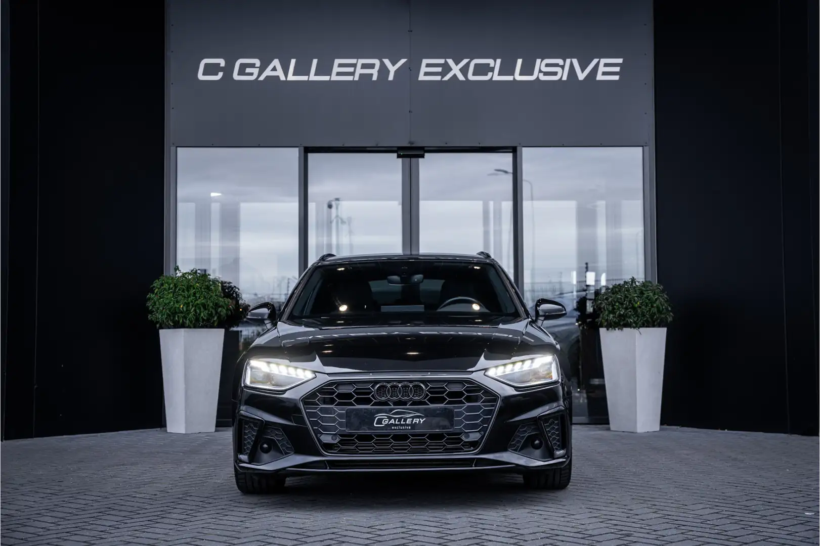 Audi A4 Avant 35 TFSI Launch edition Sport - S Line | Crui Zwart - 2